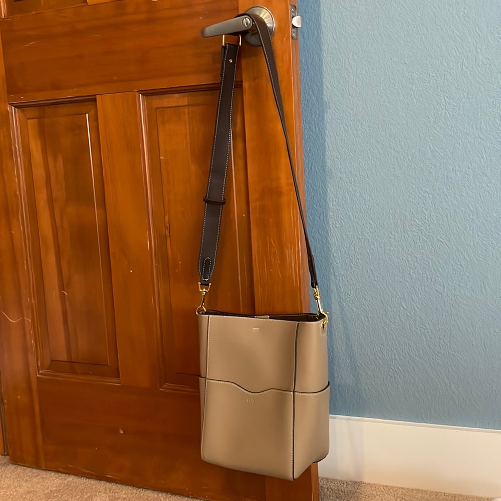 Elegant Tan Crossbody Bag